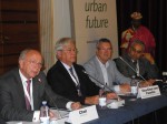 Götz hebt im Beisein von Executive Director Clos (UN-Habitat) die Rolle von Städten hervor.