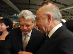 Peter Götz im Gespräch mit Bundespräsident Joachim Gauck nach der Bundesversammlung.